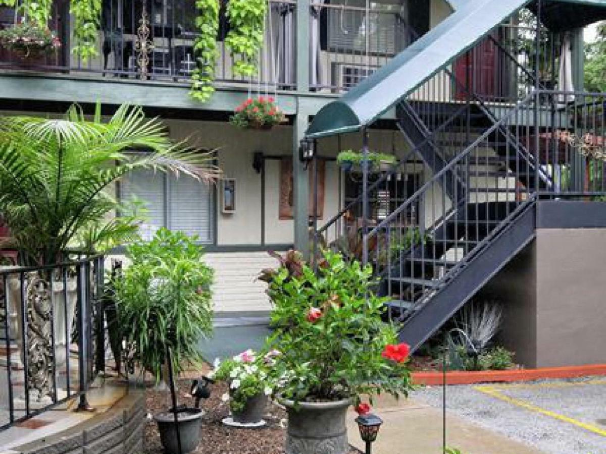 Tradewinds Lodging Eureka Springs Exterior photo